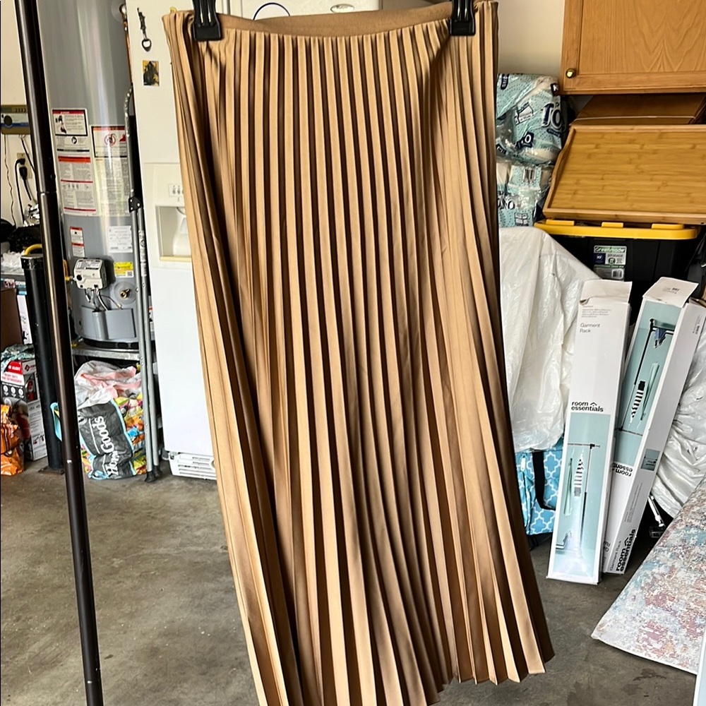 Elegant Tan Pleated Skirt